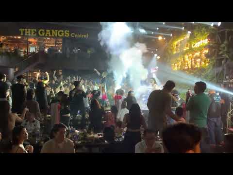 Bên trên tầng lầu Remix ( The Gangs Central Show