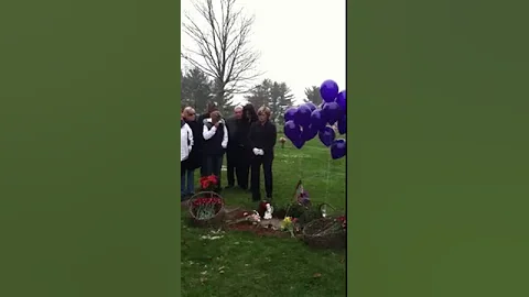 Amazing Grace at 30 year Memorial Graveside Servic...