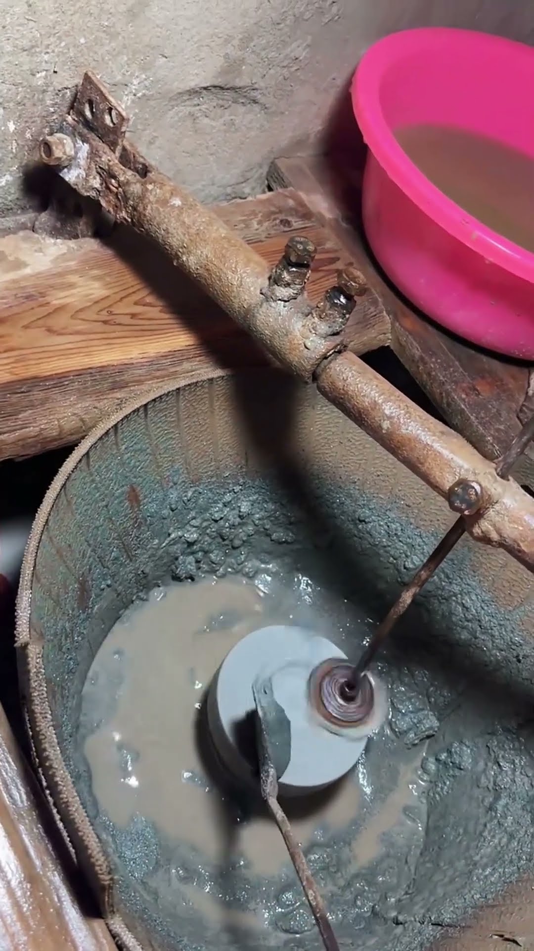 Crystal lens thickness polishing process- Good tools and machinery make work easy