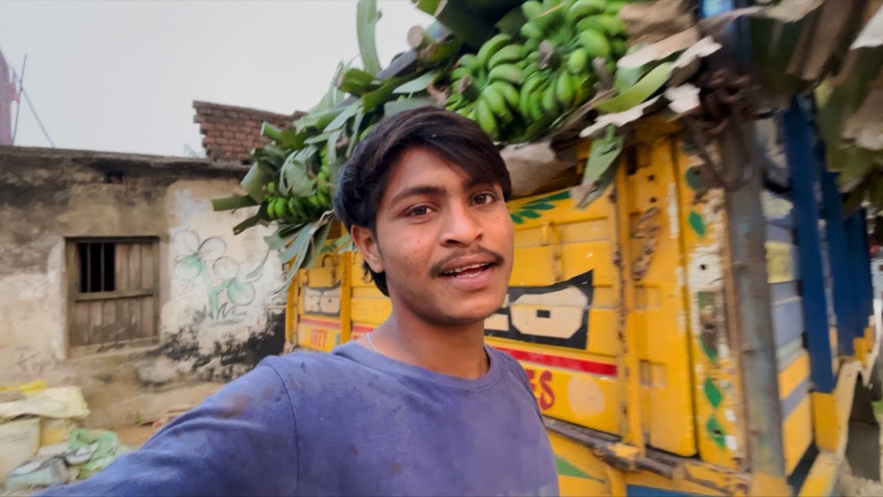 সকাল থেকে রাই টেনে দুপুরবেলায় কলার গাড়িতে ।😀