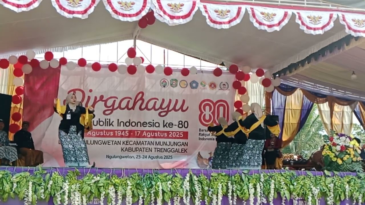 Lomba Tayub DS.Ngulungwetan Kec.Munjungan, Acara PHBN. Peserta RT 12 Putri.
