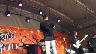 Video thumbnail of "Antti Tuisku - Keinutaan/Mies LIVE #16062015"