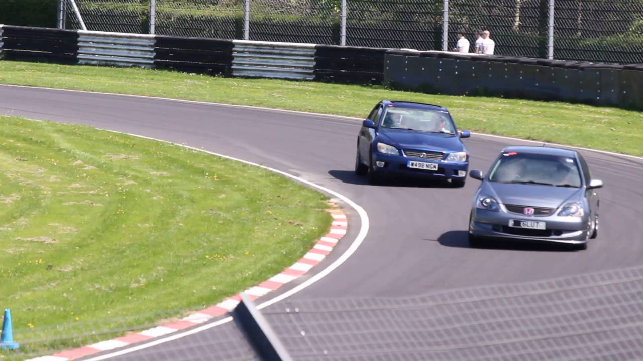 Lexus IS200's on the track - YouTube