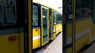 Vozy Čísla 350353 Typu Variolfr.s Odjíždí Ze Zastávky Sady Pětatřicátníků. 2. Července 2024