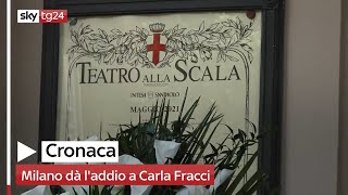 Carla Fracci, feretro alla Scala tra applausi della gente