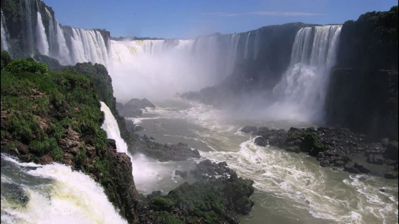 Комплекс водопадов на границе бразилии аргентины. Водопады "garganta del Diablo". Бразилия водопады Игуасу. Игуасу (национальный парк, Аргентина). Глотка дьявола водопад Игуасу.