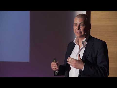 6 claves por las que un país es rico o pobre | JOSE MIGUEL VIÑALS | TEDxRealejo