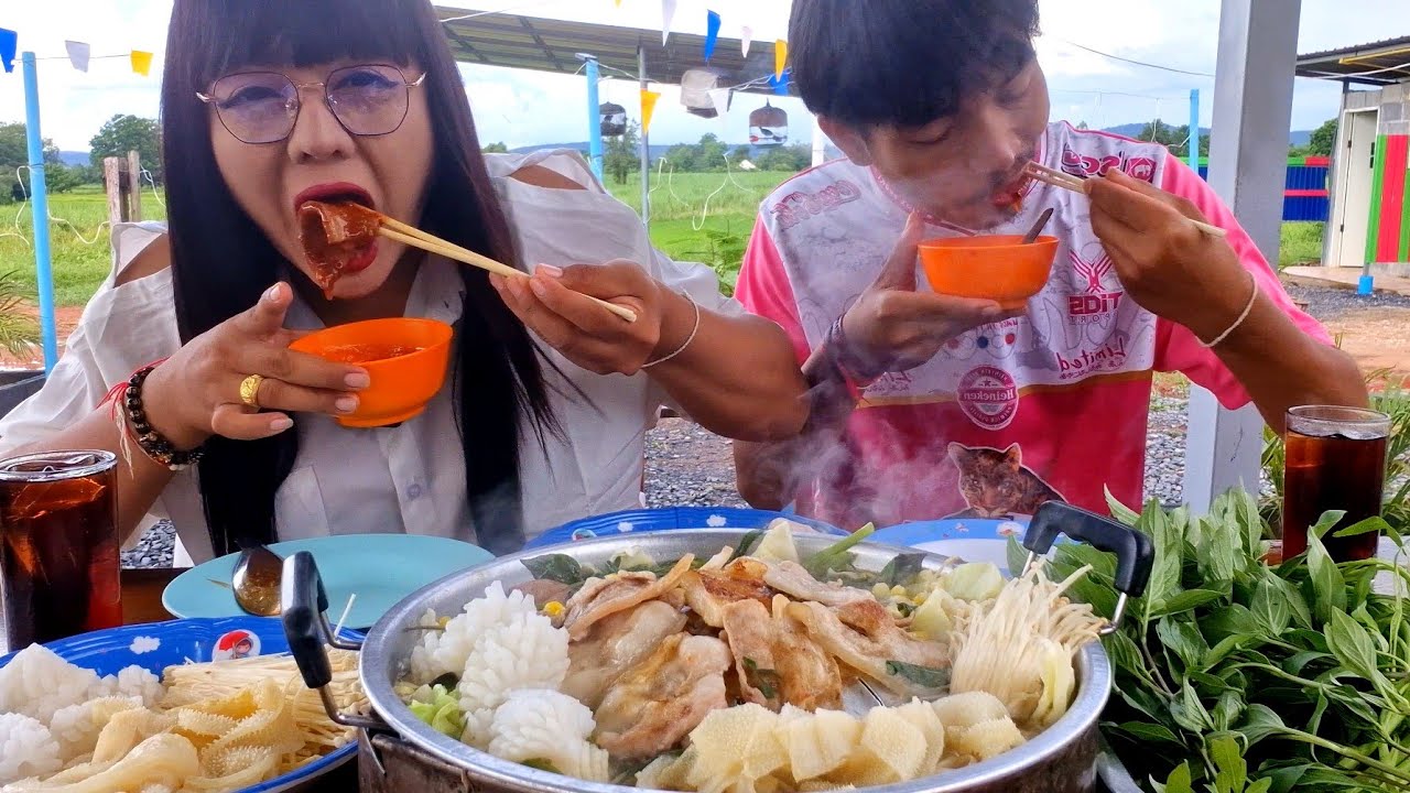 กินหมูกระทะ กับน้ำจิ้มรสแซบ กินคำใหญ่กินกับคนรู้ใจแซบสุดยอดจ้า