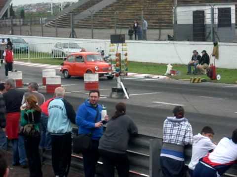 Fiat 600 con motor VW Audi con inyeccin picando en el Glvez