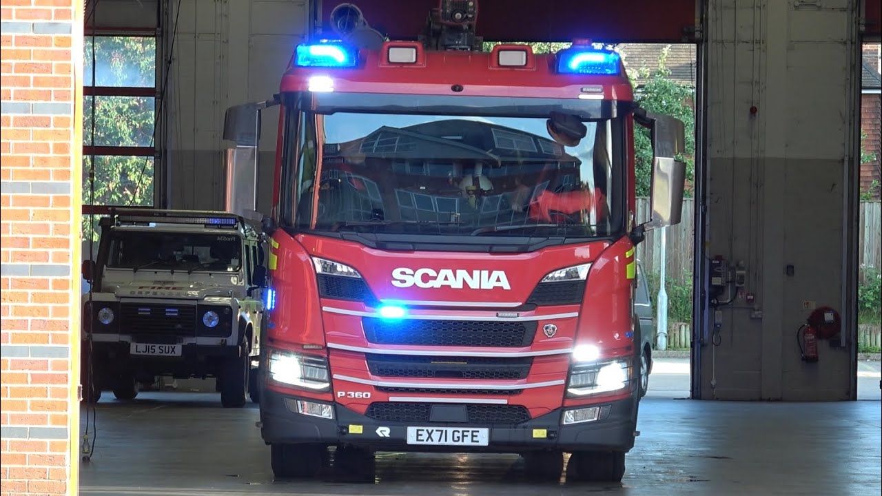 Surrey Fire & Rescue Service, Guildford (S22P1), Scania P360, Rosenbauer Pump Turnout