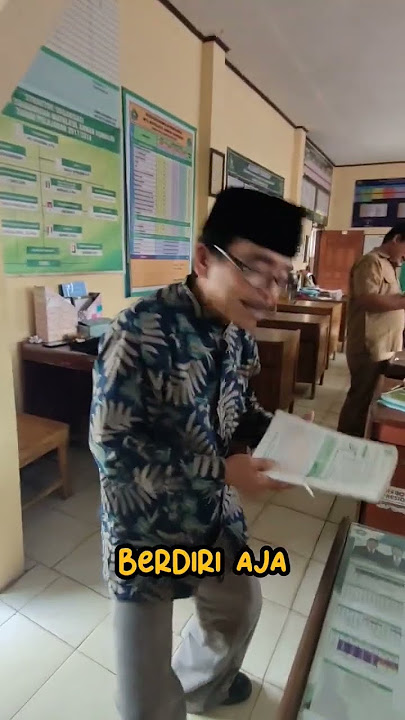 SEORANG GURU PANIK SAAT MENDENGAR BUNYI BEL SEKOLAH
