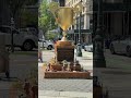 "Trofeo a la participación" fue instalado en Nueva York en burla a Donald Trump