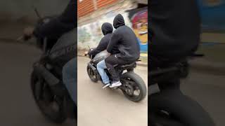 Um Piloto E Um Garupa