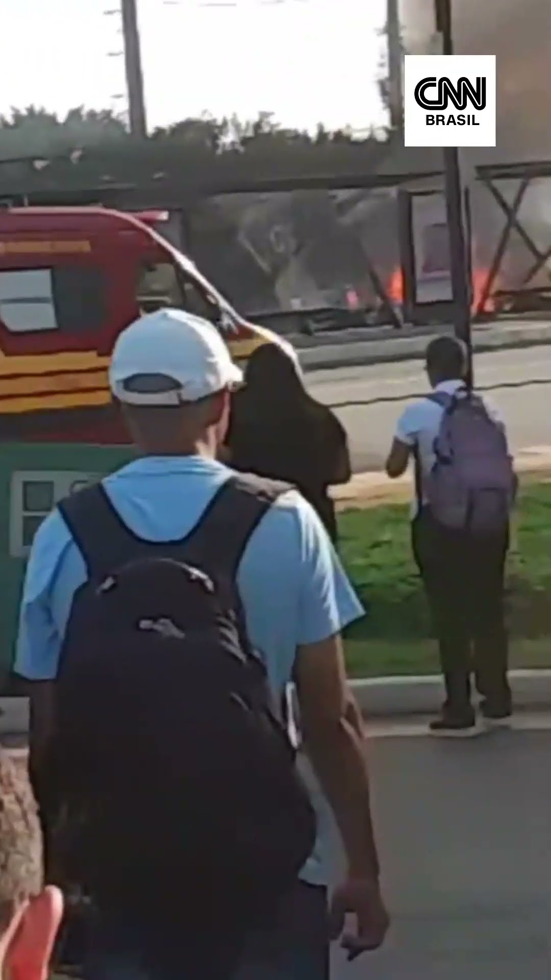 Avião cai em avenida na Zona Oeste de São Paulo #Shorts