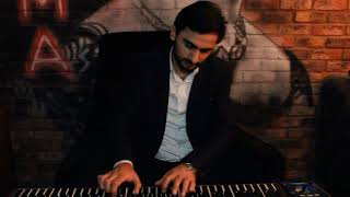 Etimad Eliyev piano Resimi