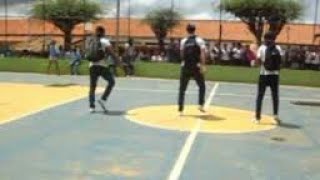 Africanos Dançando Bum Bum Tam Tam