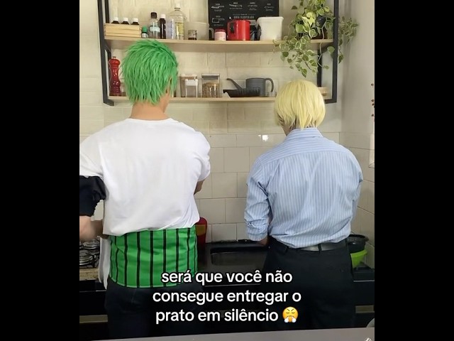 Zoro e Sanji na cozinha! 💚 #zoro #sanji #onepiece #netflix #netflixseries #onepiecefan #cosplay