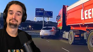 Auto duwt met succes een vrachtwagen weg