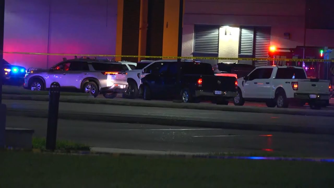 2 deputies shot, 1 killed, in Iberville Parish Courthouse shooting ...