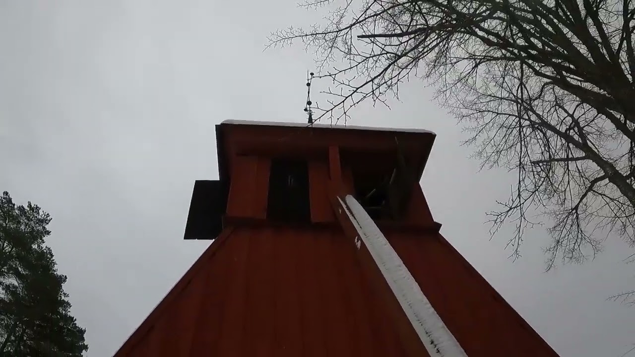 Husby-Ärlinghundra kyrka, sammanringning till kyrkogårdsandakt