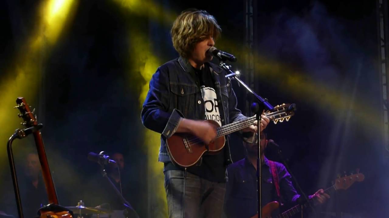 Nacho Vegas - El Carmín de la Pola (acompañado por el Coro Al altu la lleva)15-5-2016