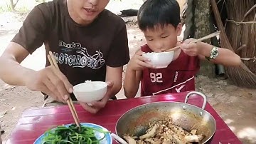 Cá bóng dừa kho tiêu. Coconut fish with pepper(bữa cơm nghèo 2 cha con)Poor meal 2 father and son