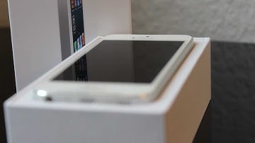 iPhone 5 unboxing - Exclusive with EarPods and Lightning USB Connector