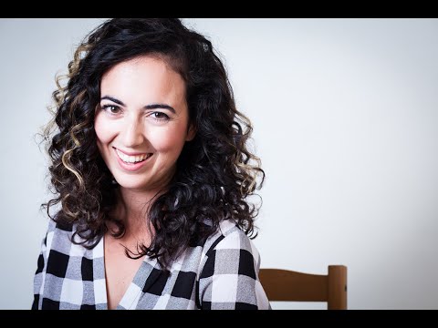 כוכבת על מתוך מצחיקונת שיר אטיאס 