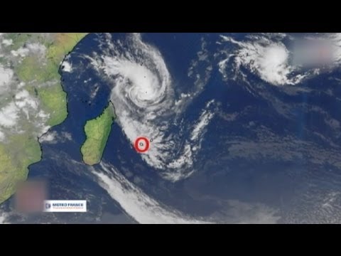 Cyclone : alerte rouge à la Réunion