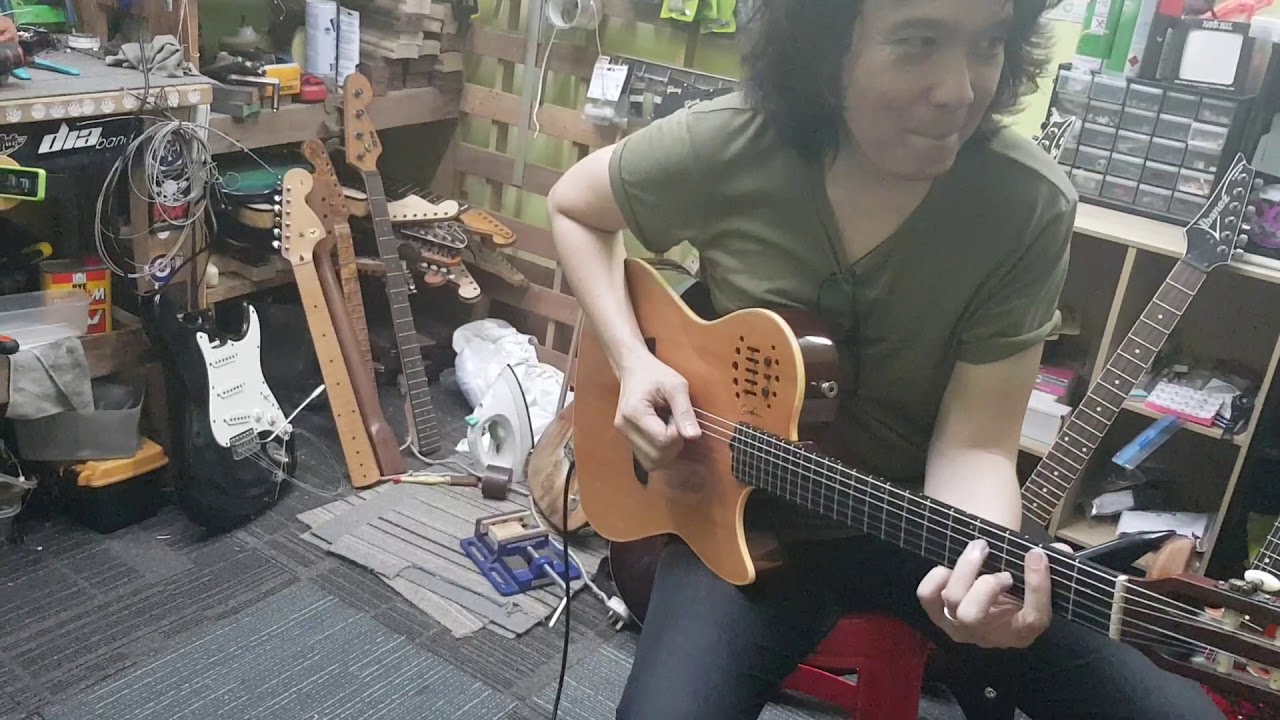 ⁣Gitaris muda baru singapore skill gitarnya waoooo