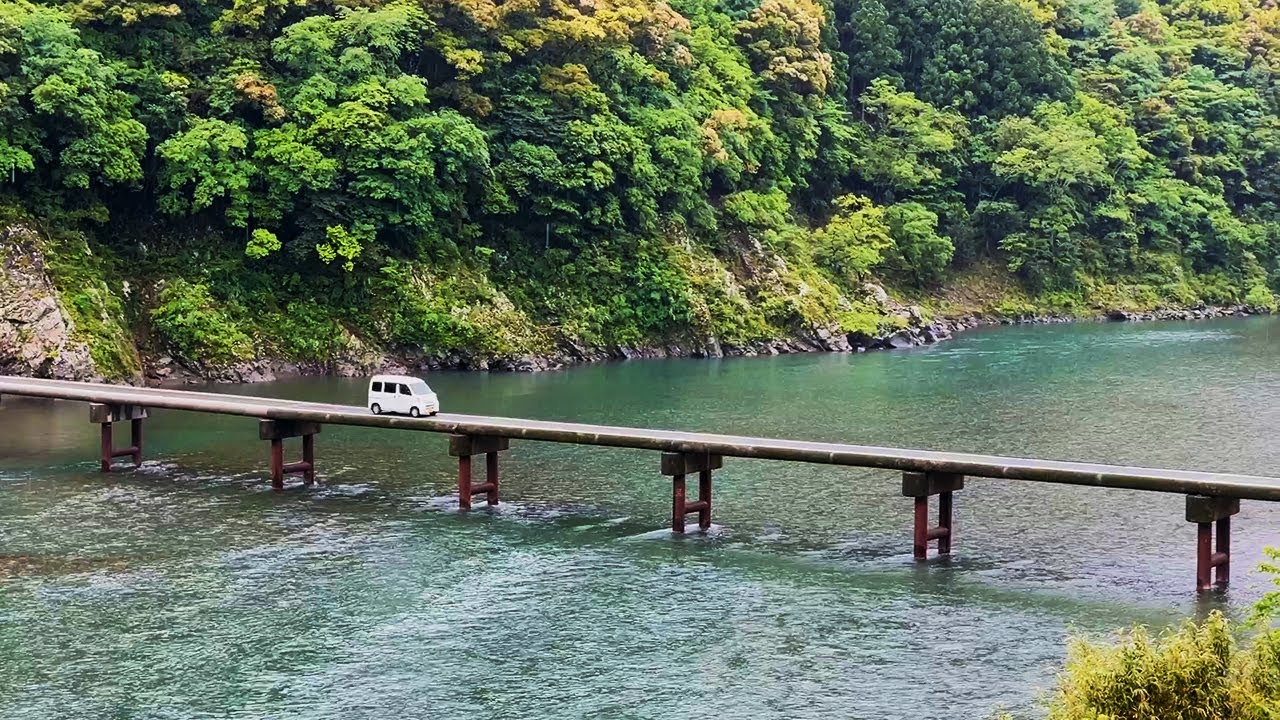 岩間 沈下 橋