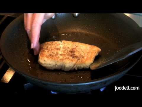 Video: How To Fry Fish In A Pan