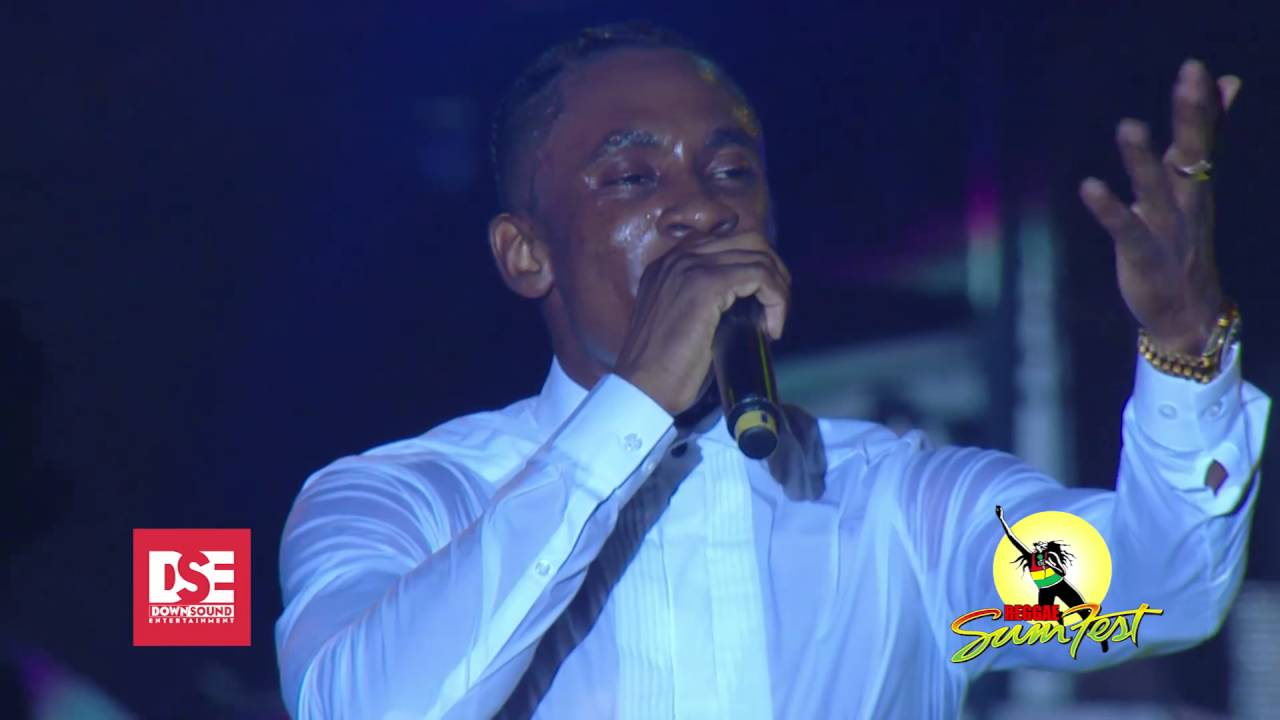  Reggae Sumfest 2016 - Christopher Martin (Part 3 of 6) - Don't Let Me Cheat On My Girlfriend