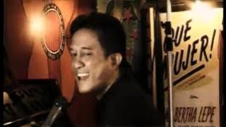 Download lagu Oddie Agam feat Rebecca-Jatuh.mp4