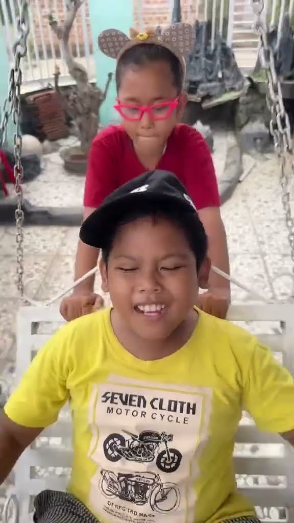 Vidio kocak dan gokil @nyaikembang1nyaikembang1 /bocil kacamata vs bocil gendut?