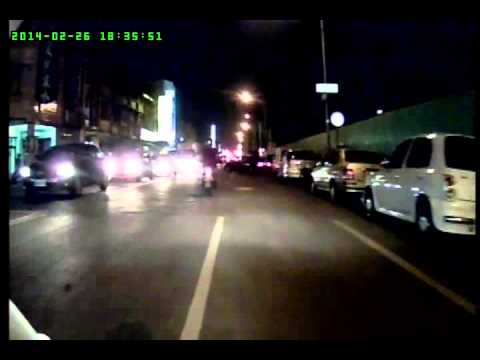 20140226路旁轎車突然開門差點撞到