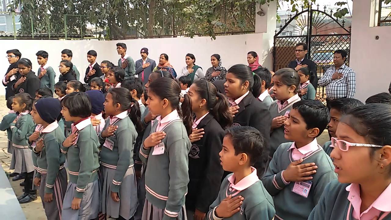 Rose Bud School (High School sec) taking the pledge on swacch bharat