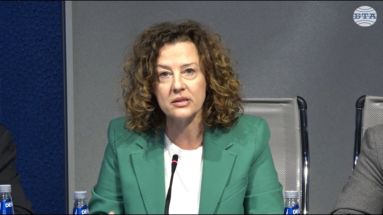 Правителственият самолет пътува за Абу Даби, а друг, нает от правителството - за Дубай