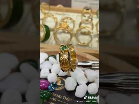 Nhẫn Kim Tiền VÀNG 18K chạy 2 hàng đá CZ xanh dương, trắng