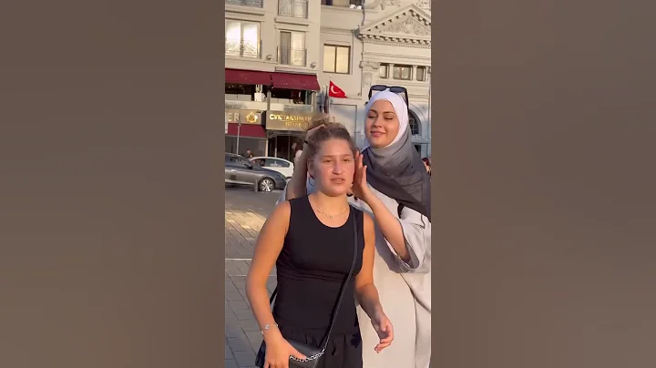 This girl tried hijab for the first time and she loved it!Mashallah she looks beautiful in hijab 🤍