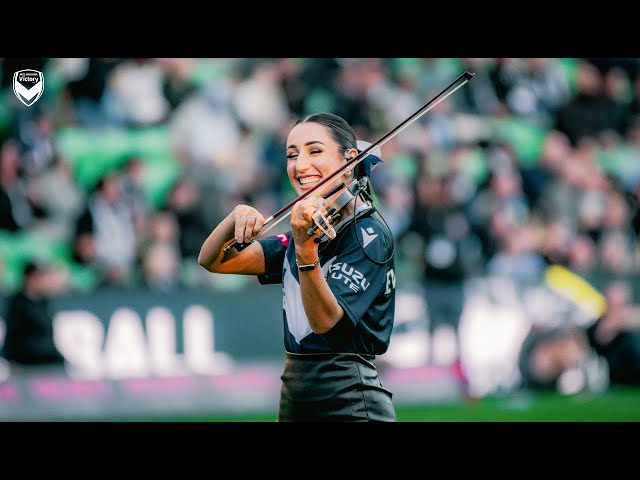 バイオリンーメルボルン Viral Violinist Returns For The Melbourne Derby | Freed From
