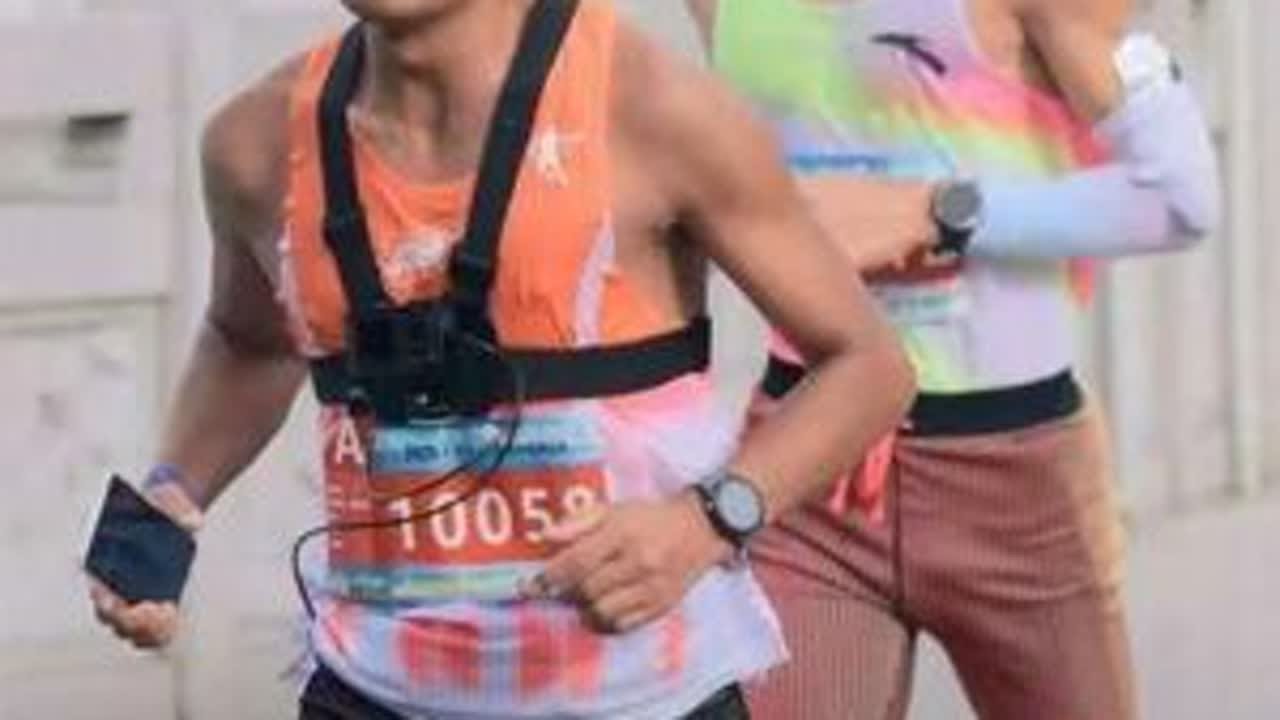 2025昆明高原半程马拉松全程直播vlog，珍惜每一次比赛 给明天比赛的兄弟姐妹们加加油，大家从从容容，游刃有余！#跑步 #马拉松 #连续100场马拉松全马破三挑战 #沉浸式体验马拉松