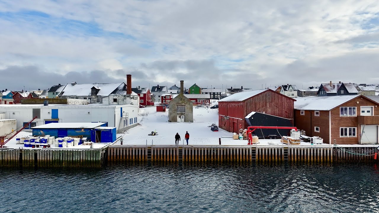 The Chalk house dock - Holmen & Robertsen