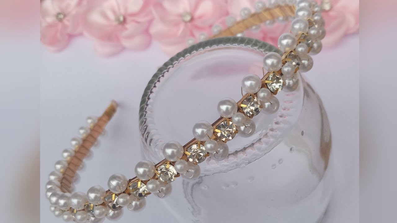 tiara com pérolas e strass