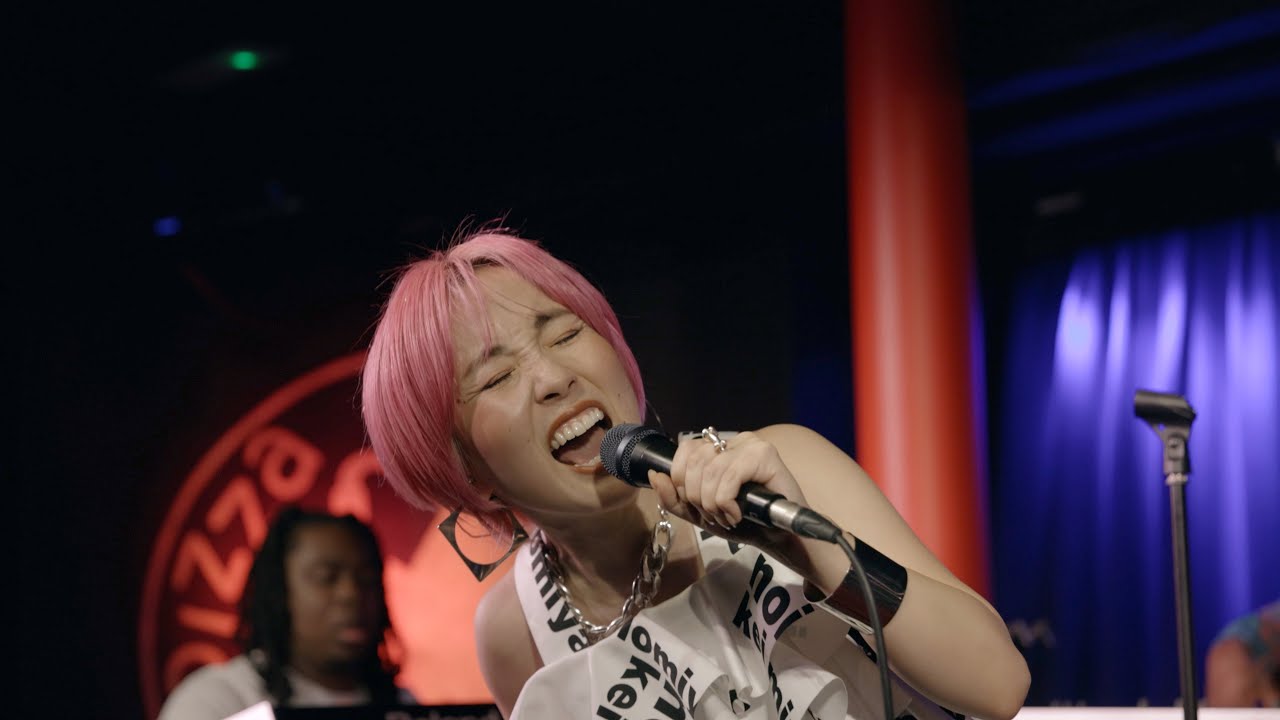 I got a Standing Ovation at Pizza Express UK!?｜UK Tour Ep 3