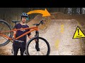 Rouler en dirt sur des pistes de vtt dh backflip 