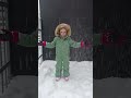 Nikolė labai gražiai meta sniegą❄️❄️❄️
