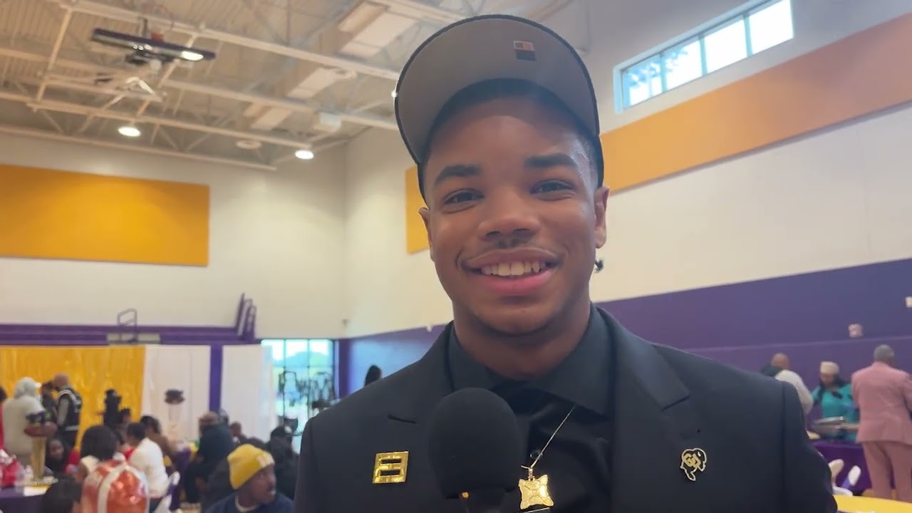 Эдна Карр, ди-бейсмен Морис «Мо» Уильямс-младший, подписывает контракт с «Колорадо», тренер Дион ...