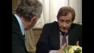 If the right people don't have power - Yes, Prime Minister - BBC