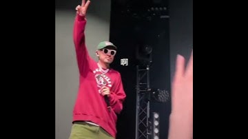 Thumbnail of MC HOTDOG热狗在伦敦演出时，正式宣布将和瘦子E.SO一起参加今年的说唱巅峰对决